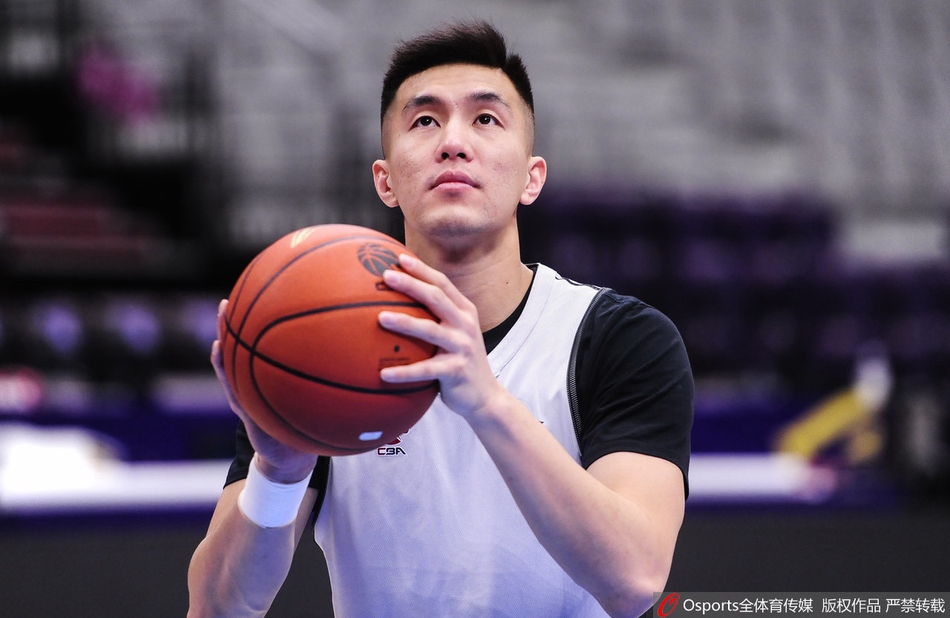 辽篮训练郭艾伦表情秀