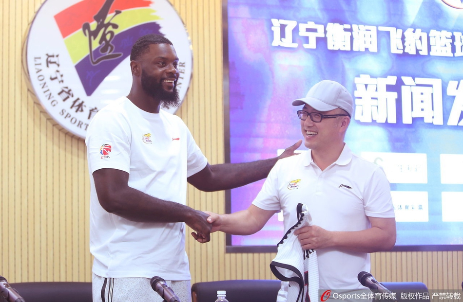 辽篮召开芬森加盟发布会