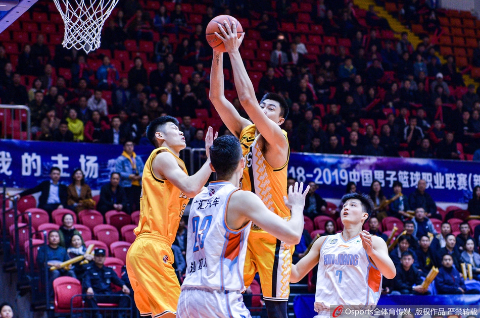 CBA1/4决赛：新疆134-100广厦