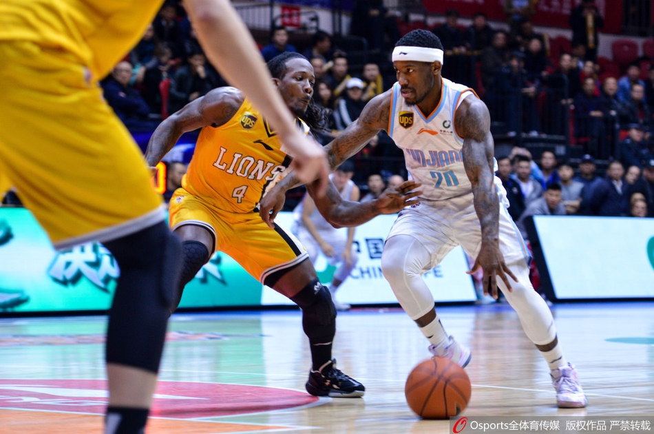 CBA1/4决赛：新疆134-100广厦