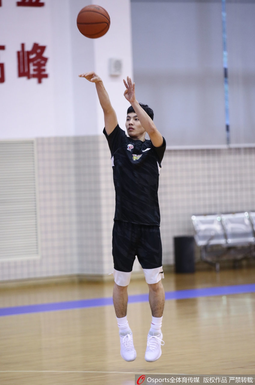 广东男篮备战训练