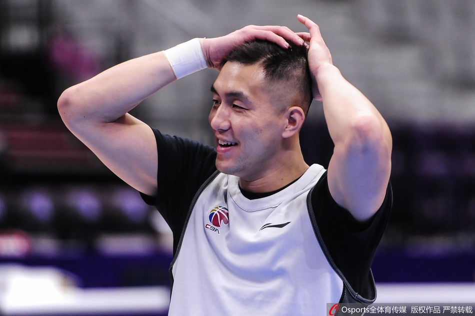 辽篮训练郭艾伦表情秀