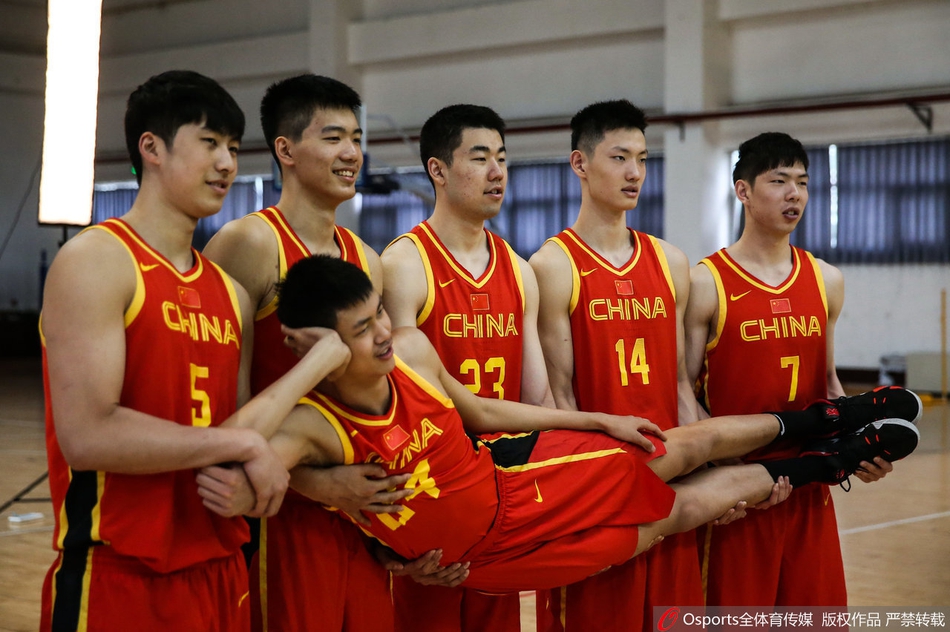 国青男篮官方写真拍摄花絮