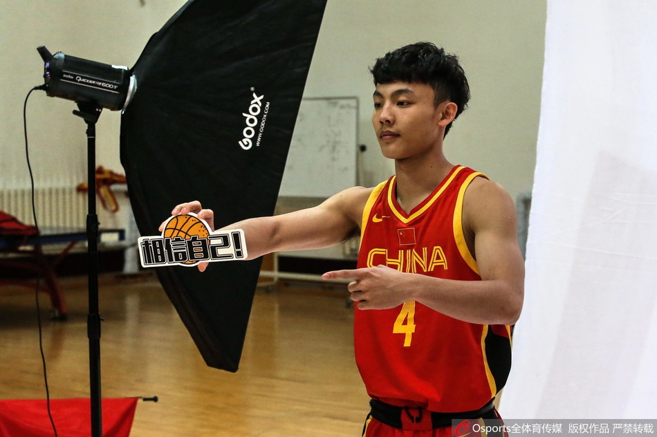 国青男篮官方写真拍摄花絮