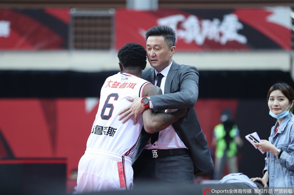 广东队领取总冠军戒指