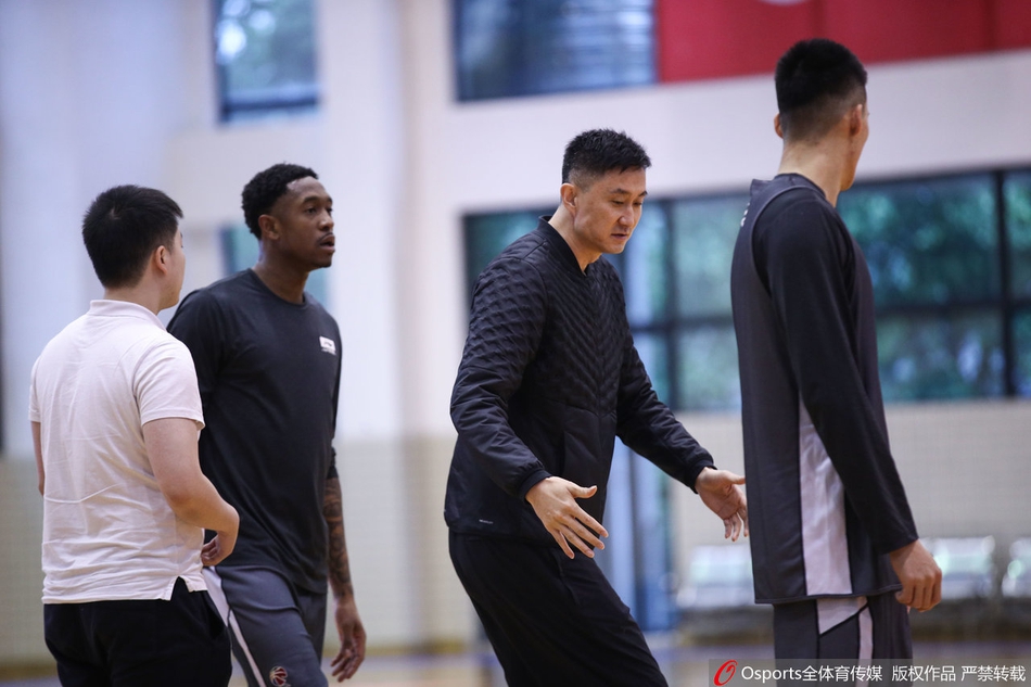 广东男篮备战训练