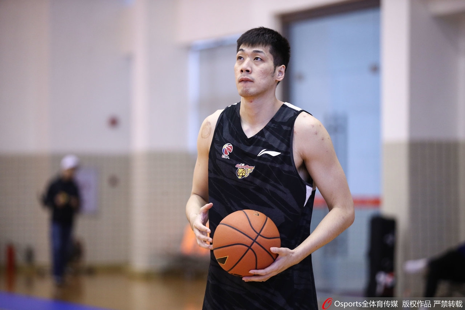 广东男篮备战训练