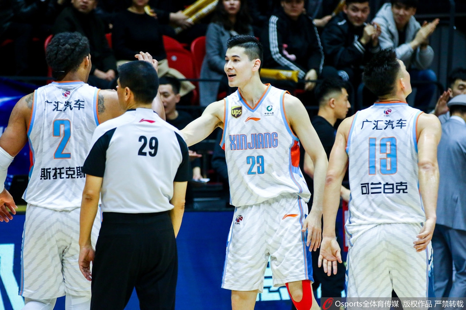 CBA1/4决赛：新疆134-100广厦