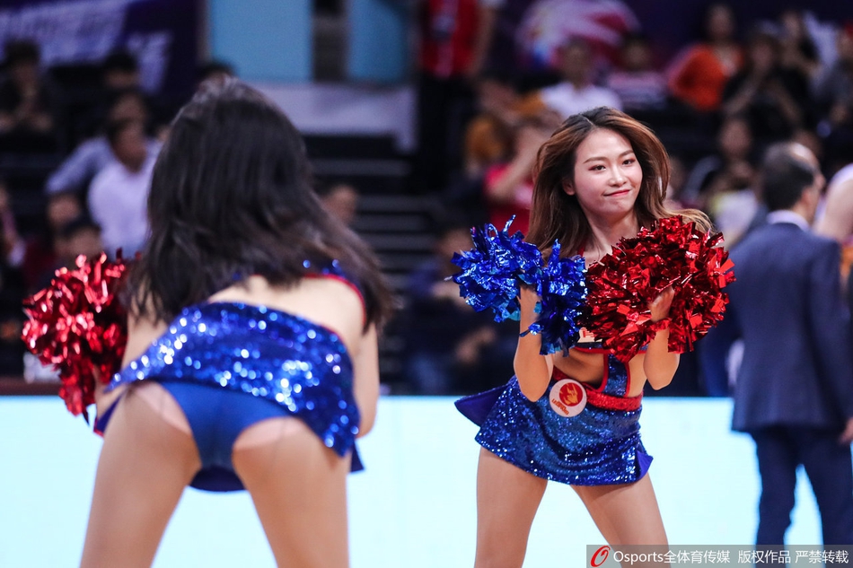 篮球宝贝热舞助威京深大战