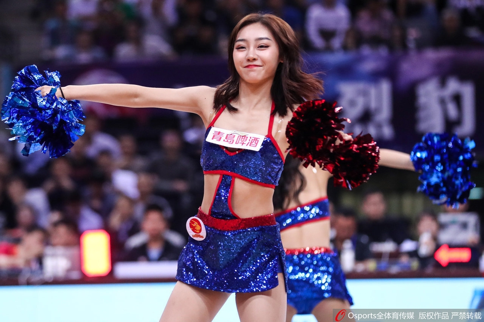 篮球宝贝热舞助威京深大战