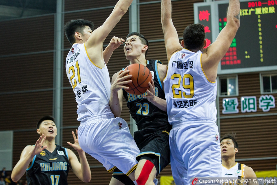 CBA1/4决赛：广厦120-112新疆