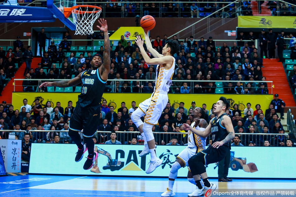 CBA1/4决赛：广厦120-112新疆