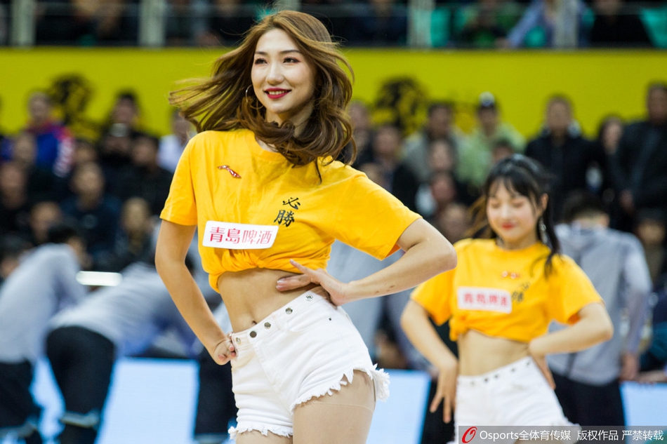 篮球宝贝热舞助威季后赛