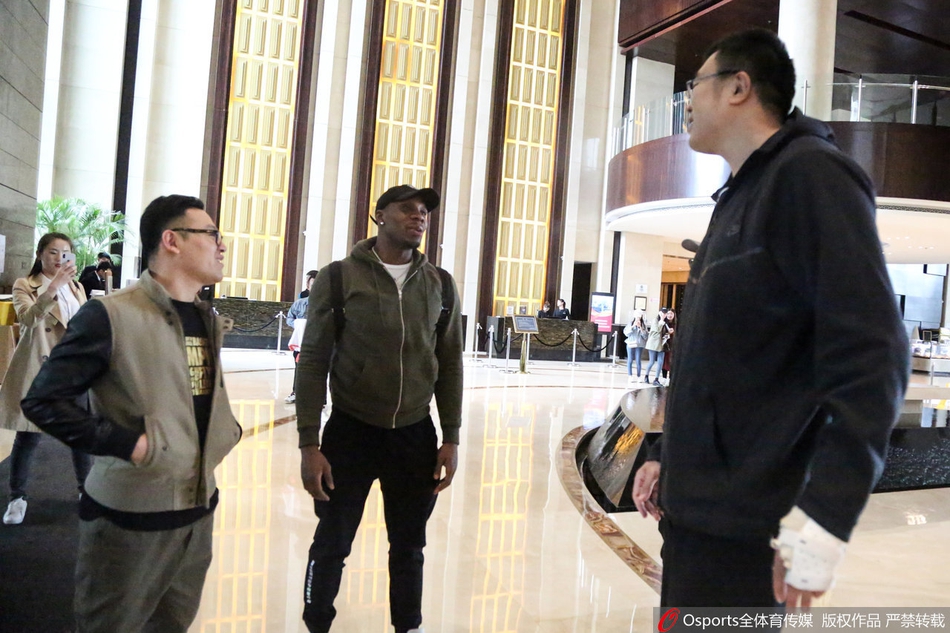 韩德君郭士强为哈德森送行