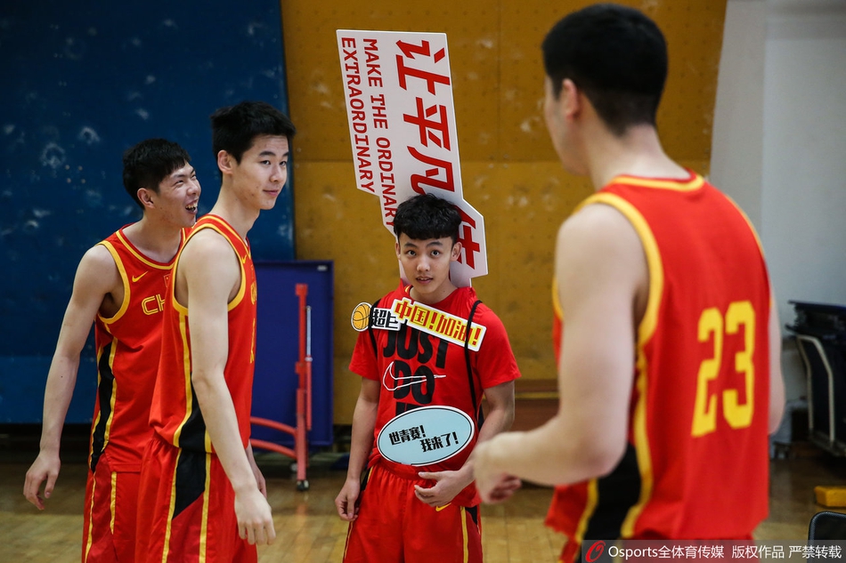 国青男篮官方写真拍摄花絮