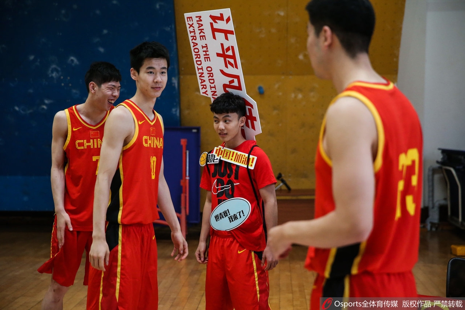 国青男篮官方写真拍摄花絮