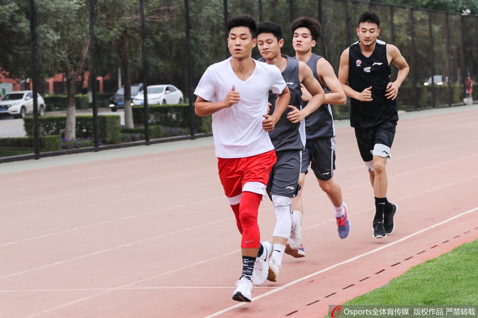 韩德君归队从跑圈开始首练