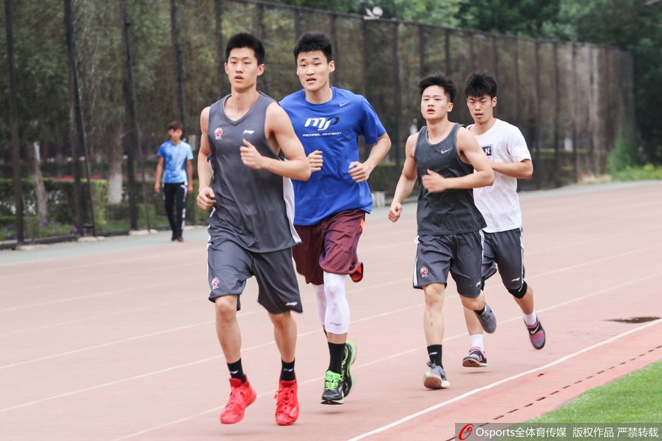 韩德君归队从跑圈开始首练