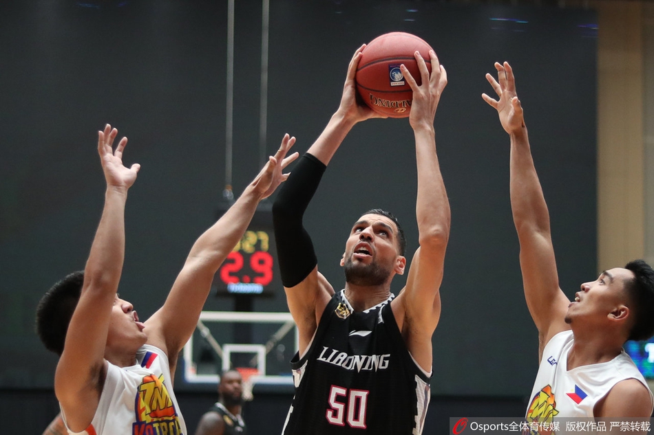 芬森首秀准三双 险些爆冲突