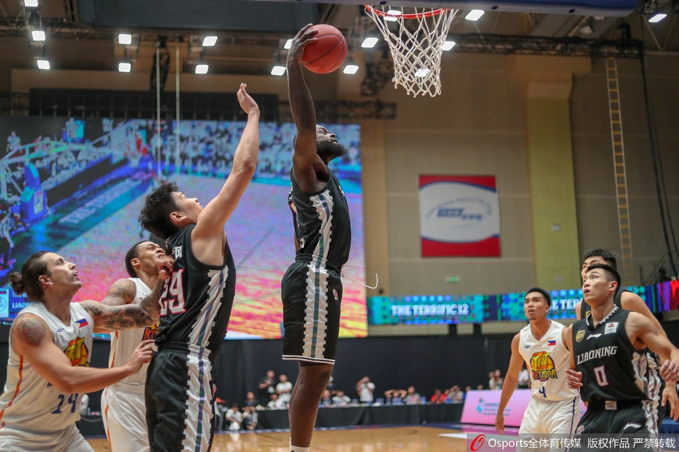 芬森首秀准三双 险些爆冲突