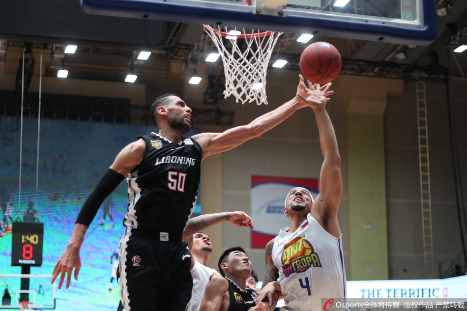 芬森首秀准三双 险些爆冲突