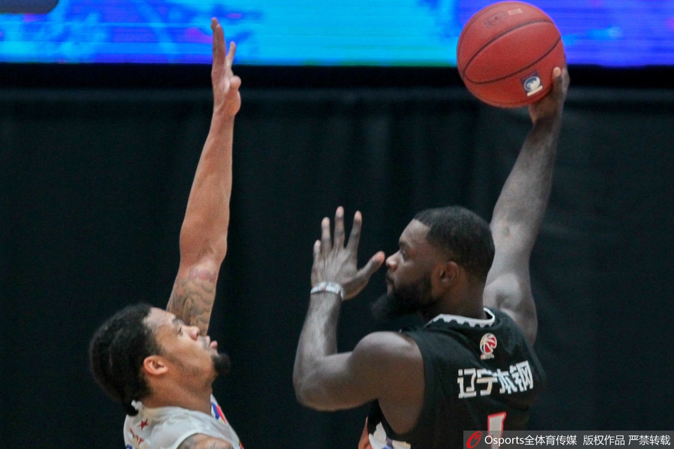 芬森首秀准三双 险些爆冲突