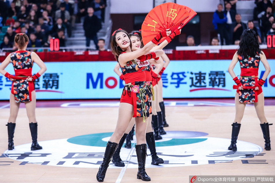 CBA第7轮:篮球宝贝热舞助威