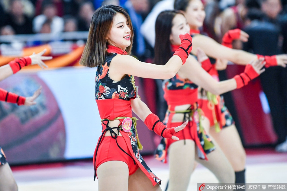 CBA第7轮:篮球宝贝热舞助威