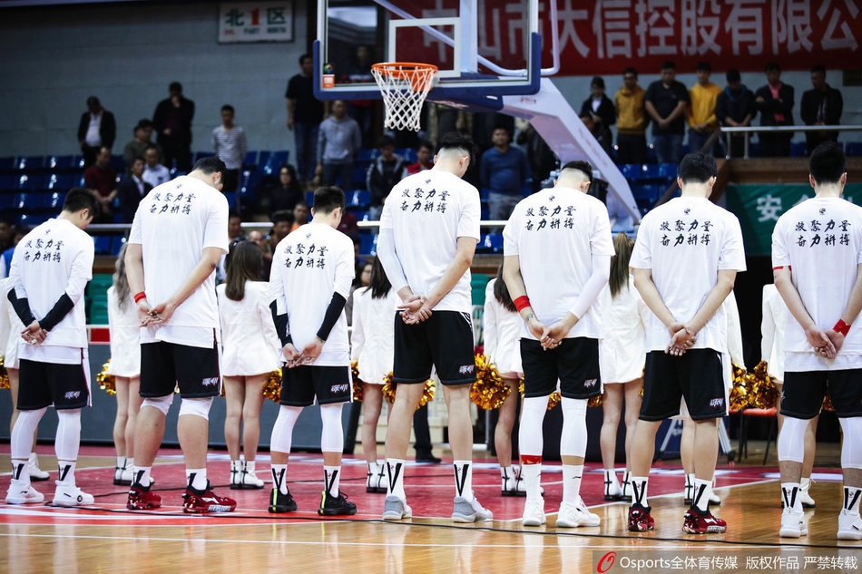 CBA赛前进行默哀仪式