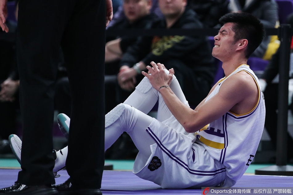 王子瑞与赵睿对抗后受伤