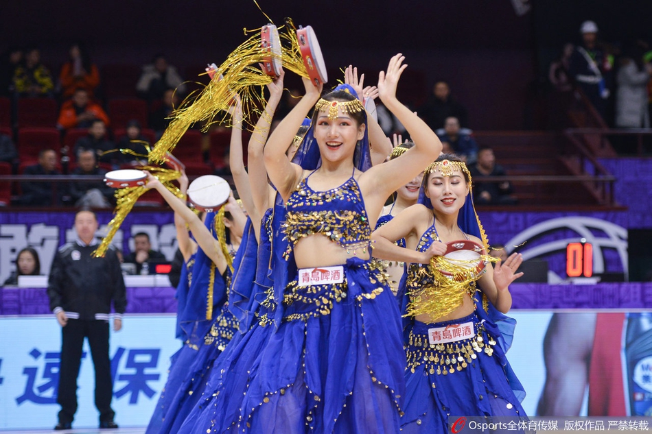 CBA第19轮:篮球宝贝性感热舞助力球队