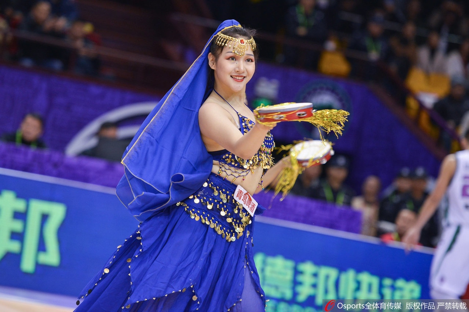 CBA第19轮:篮球宝贝性感热舞助力球队