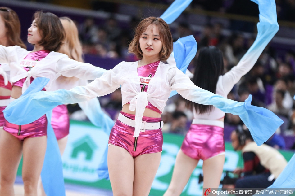 CBA第19轮:篮球宝贝性感热舞助力球队