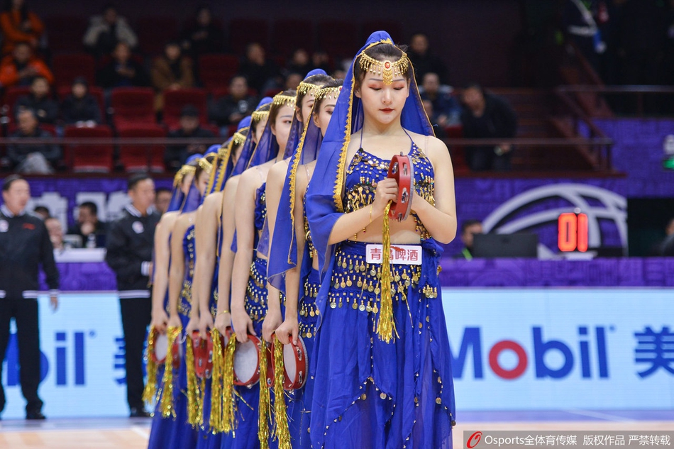 CBA第19轮:篮球宝贝性感热舞助力球队