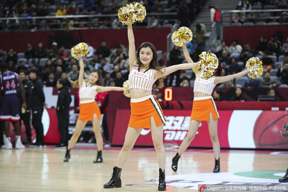 CBA第19轮:篮球宝贝性感热舞助力球队