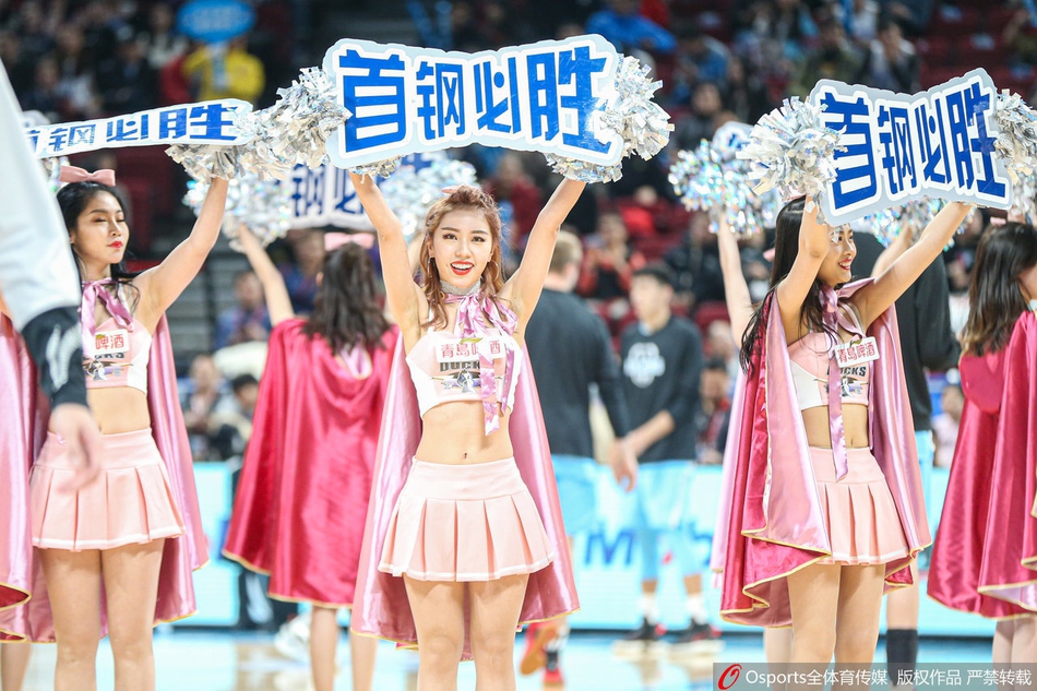 CBA第21轮:啦啦队圣诞主题舞蹈助力球队
