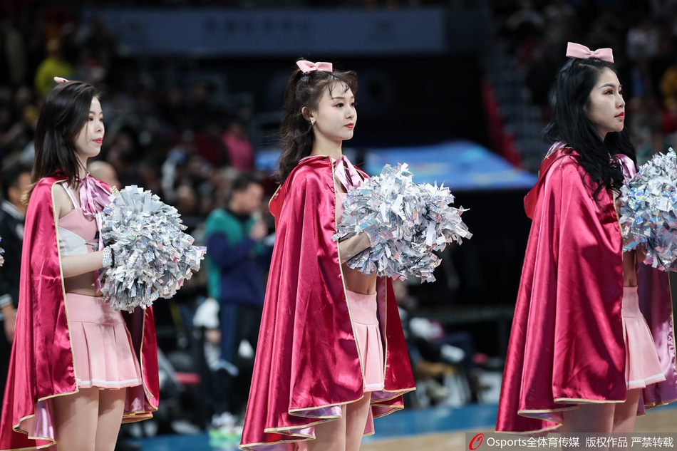 CBA第21轮:啦啦队圣诞主题舞蹈助力球队