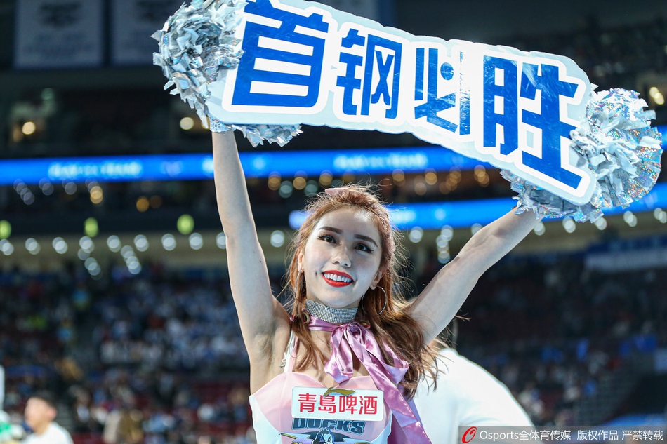 CBA第21轮:啦啦队圣诞主题舞蹈助力球队