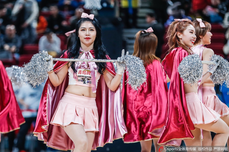 CBA第21轮:啦啦队圣诞主题舞蹈助力球队