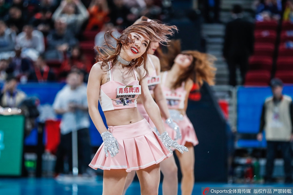 CBA第21轮:啦啦队圣诞主题舞蹈助力球队