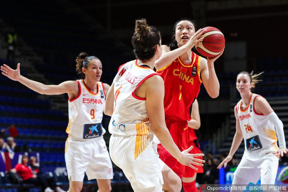 中国女篮险胜西班牙晋级奥运会
