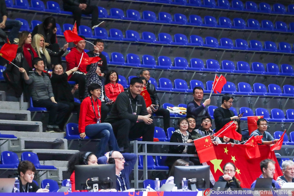 中国女篮险胜西班牙晋级奥运会