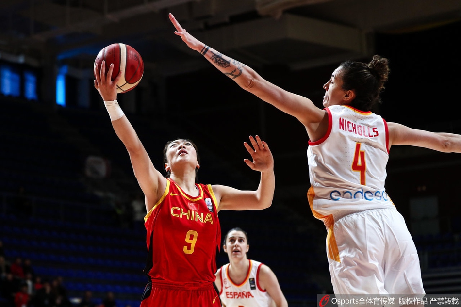 中国女篮险胜西班牙晋级奥运会