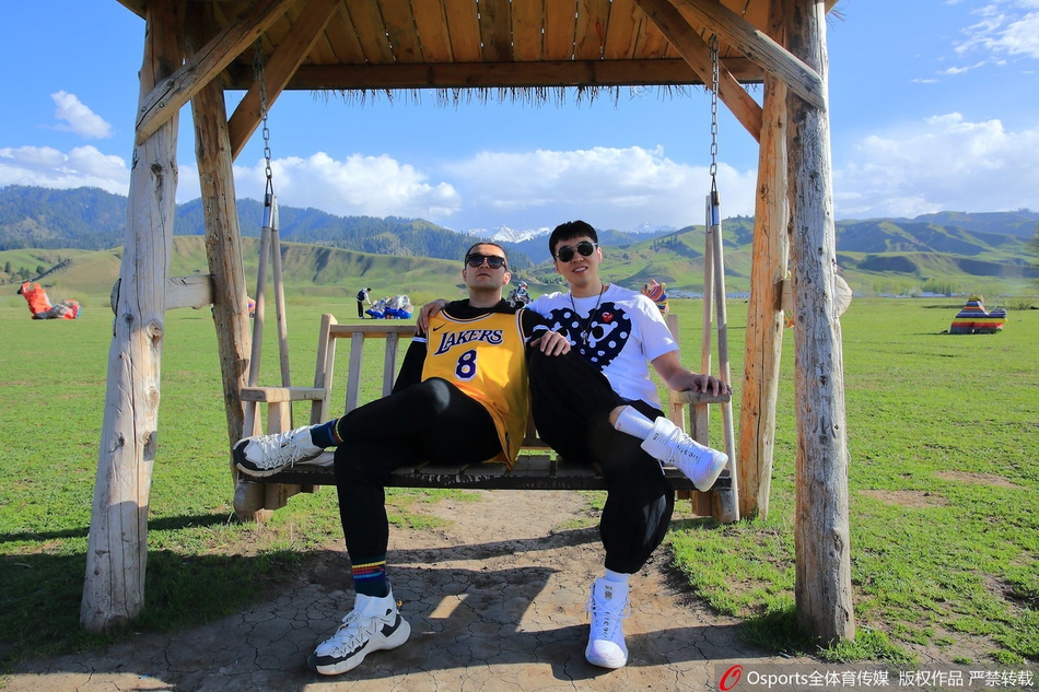 新疆男篮走进那拉提大草原