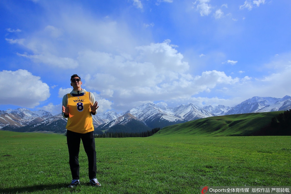 新疆男篮走进那拉提大草原