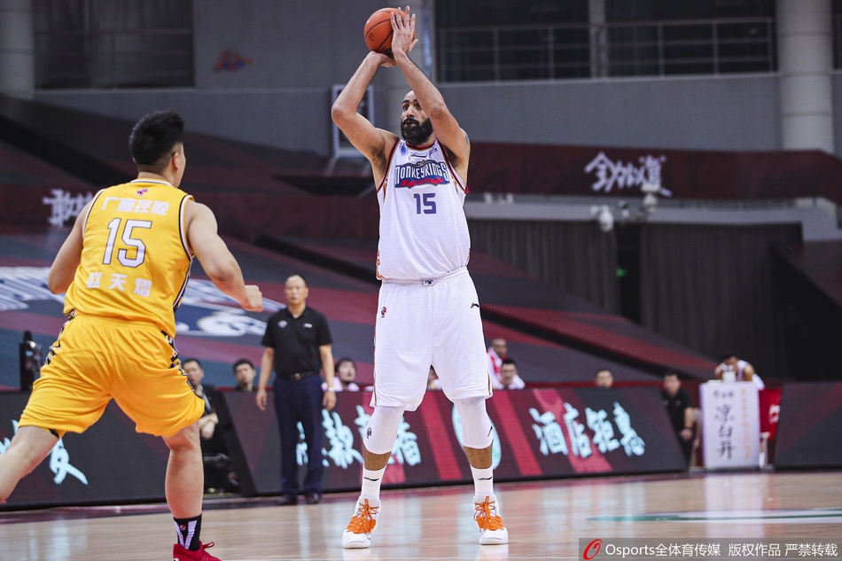 CBA复赛：同曦95-112广厦