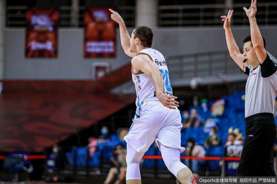 CBA复赛：新疆67-78北京