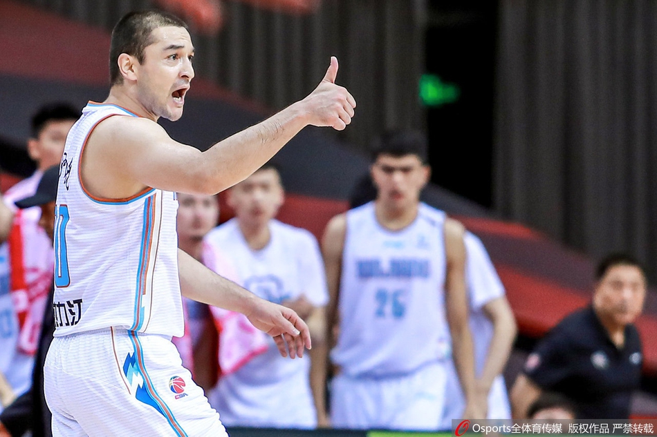 CBA复赛：新疆67-78北京