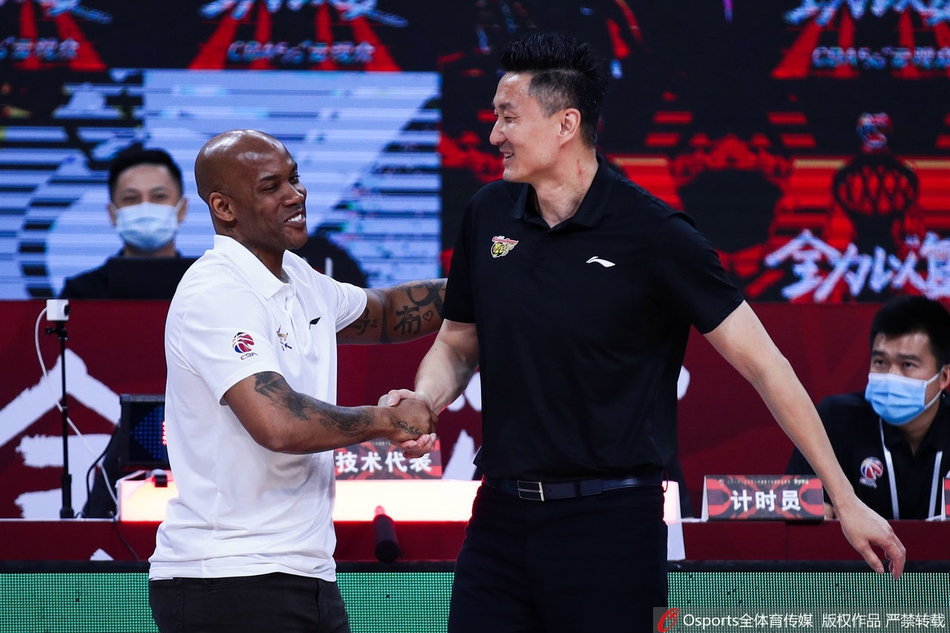 杜锋马布里相逢一笑泯恩仇