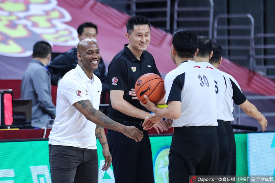 杜锋马布里相逢一笑泯恩仇